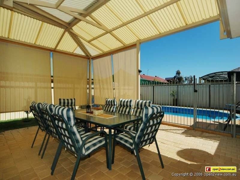 33 Kings Way, Madeley WA 6065