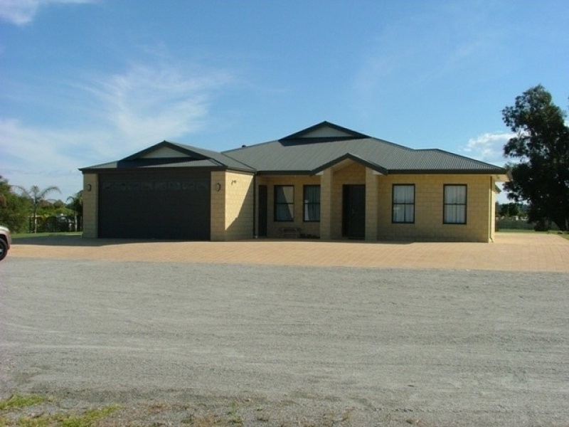 2 Bronzewing Grove, Mariginiup WA 6065