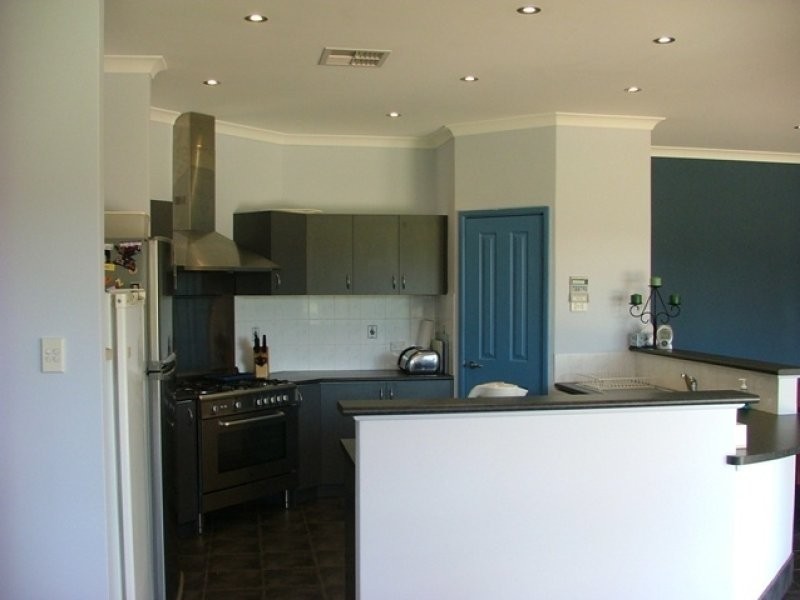 2 Bronzewing Grove, Mariginiup WA 6065