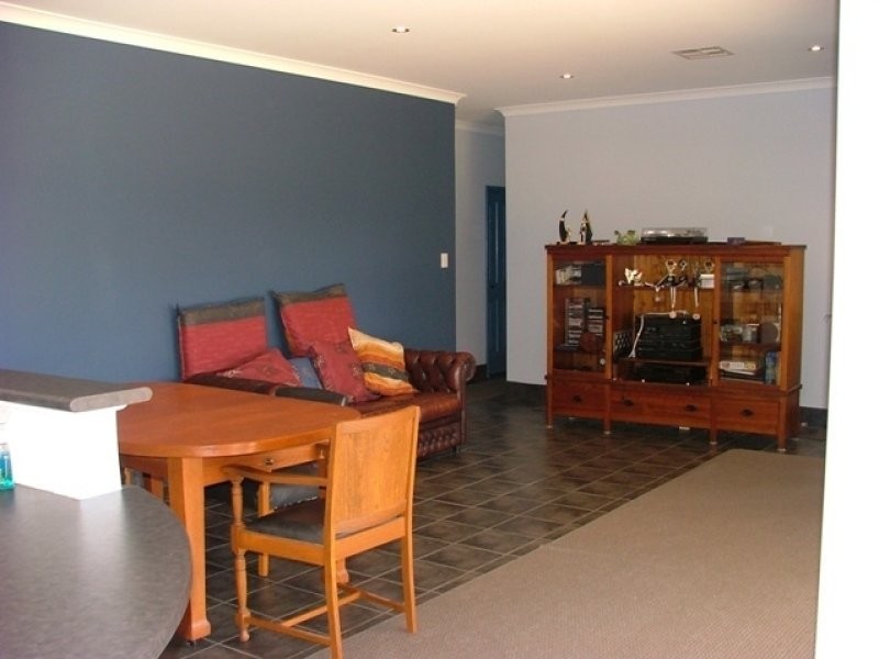 2 Bronzewing Grove, Mariginiup WA 6065