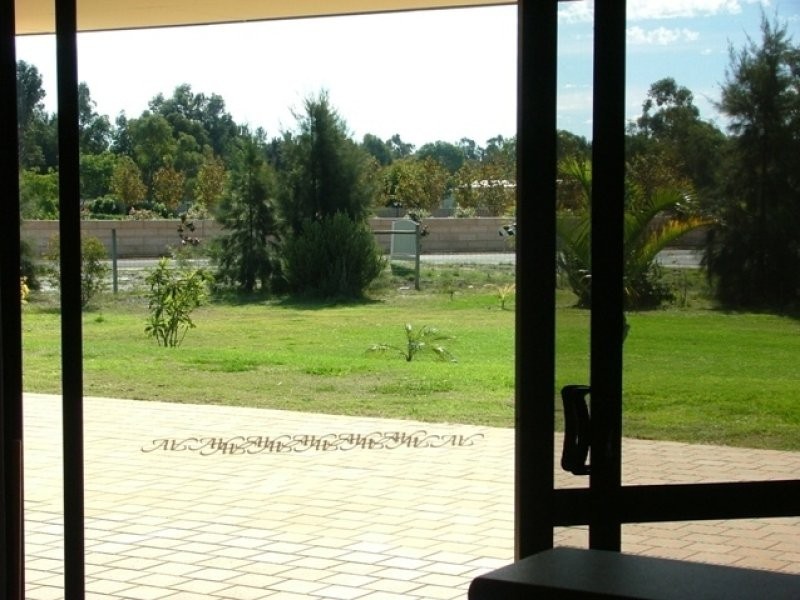 2 Bronzewing Grove, Mariginiup WA 6065