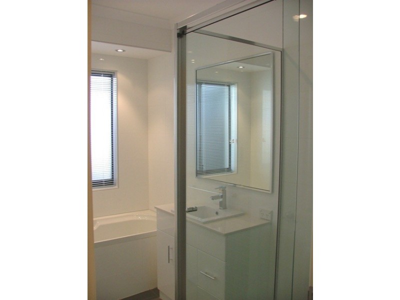 2/335 Coode Street, Dianella WA 6059