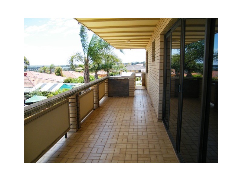 25 Capstone Way, Marangaroo WA 6064