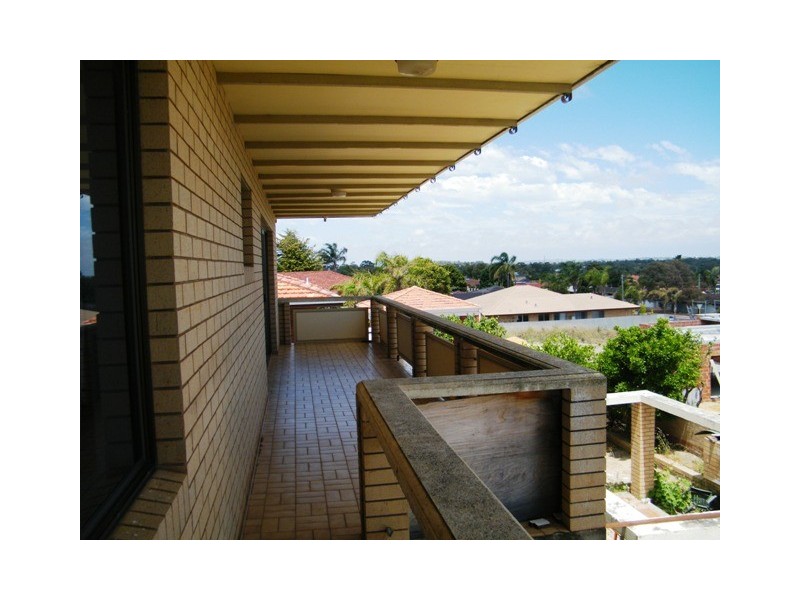 25 Capstone Way, Marangaroo WA 6064