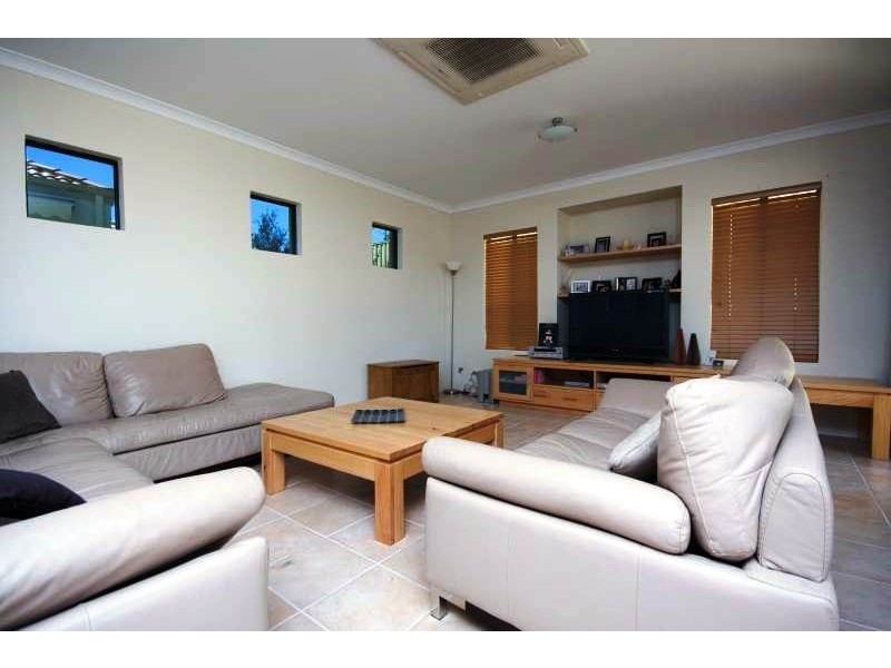 8 Milano Avenue, Stirling WA 6021