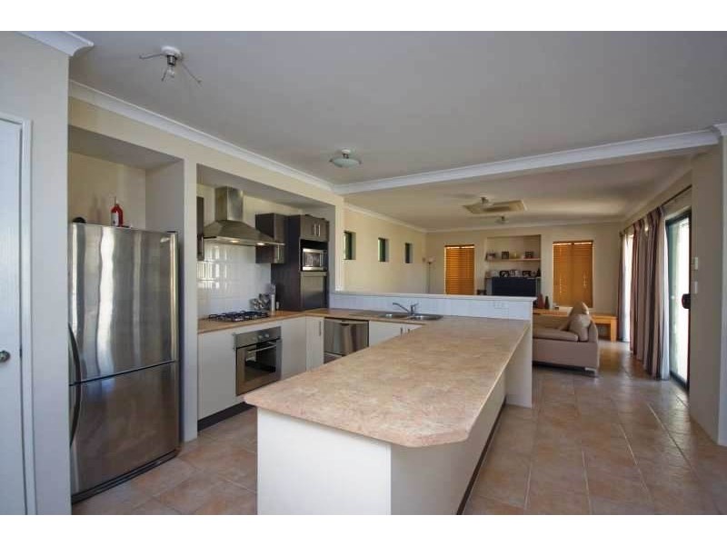 8 Milano Avenue, Stirling WA 6021