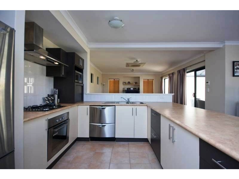 8 Milano Avenue, Stirling WA 6021