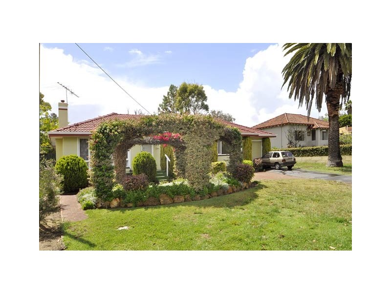 40 Adderley Street, Mount Claremont WA 6010