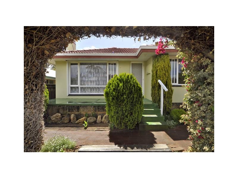 40 Adderley Street, Mount Claremont WA 6010