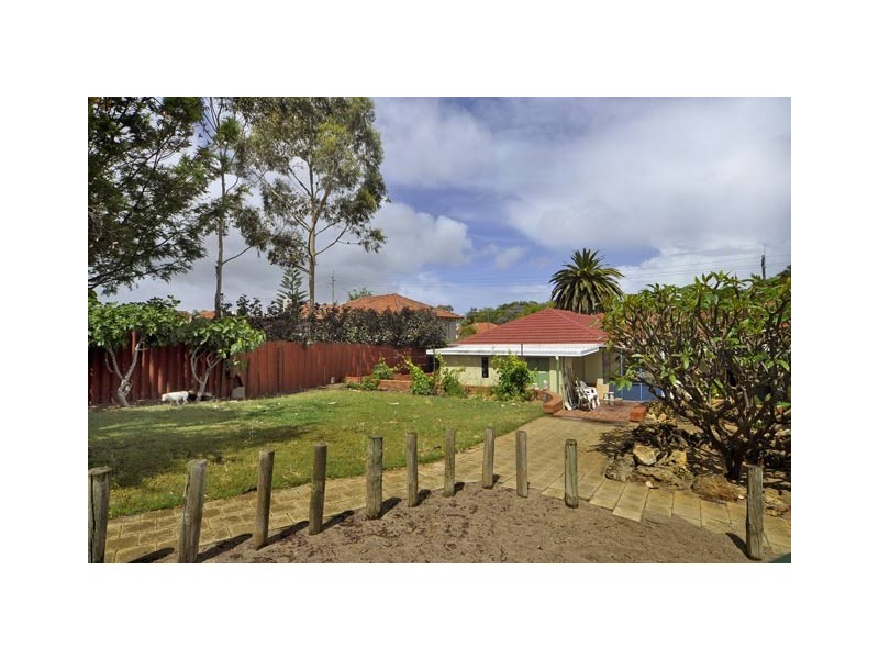 40 Adderley Street, Mount Claremont WA 6010