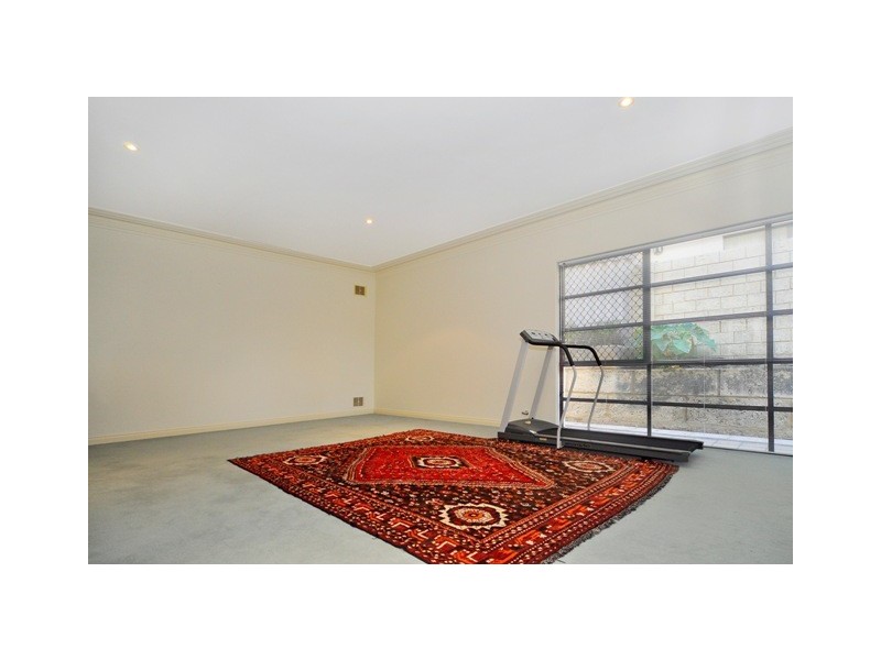 27 Ash Grove, Duncraig WA 6023