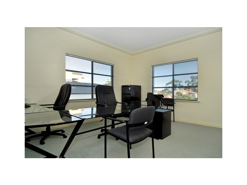 27 Ash Grove, Duncraig WA 6023