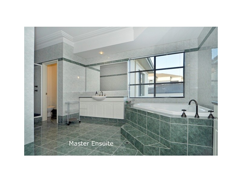 27 Ash Grove, Duncraig WA 6023