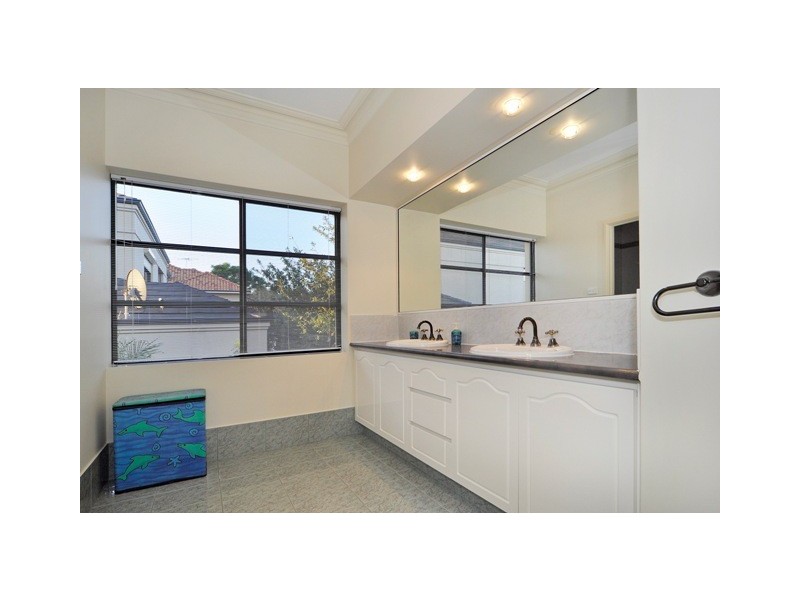 27 Ash Grove, Duncraig WA 6023