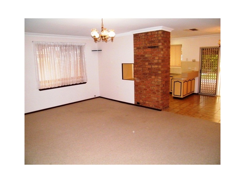 16 Inveraray Crescent, Hamersley WA 6022