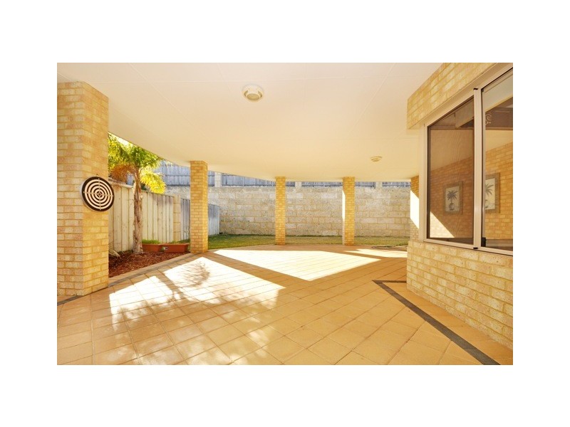 15 Manta Pass, Mindarie WA 6030