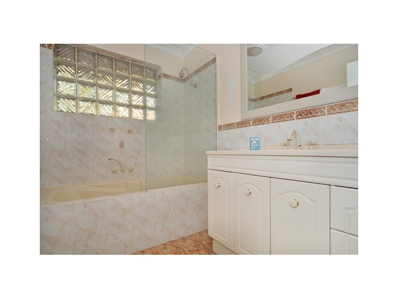 8 Tay Place, Hamersley WA 6022