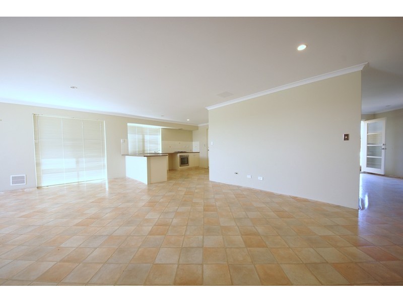 10 Jonquil Loop, Seville Grove WA 6112