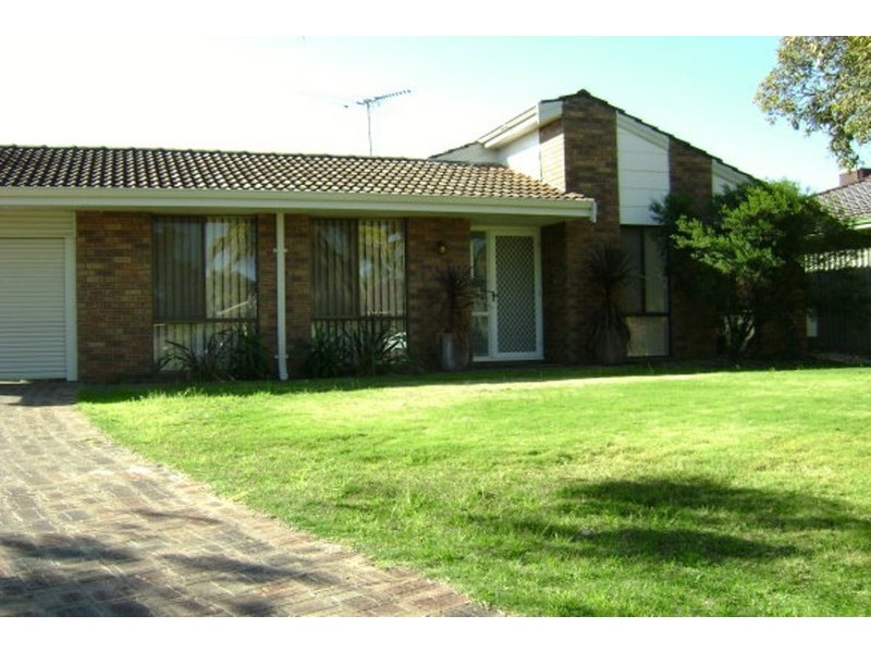 3 Waterloo Court, Alexander Heights WA 6064