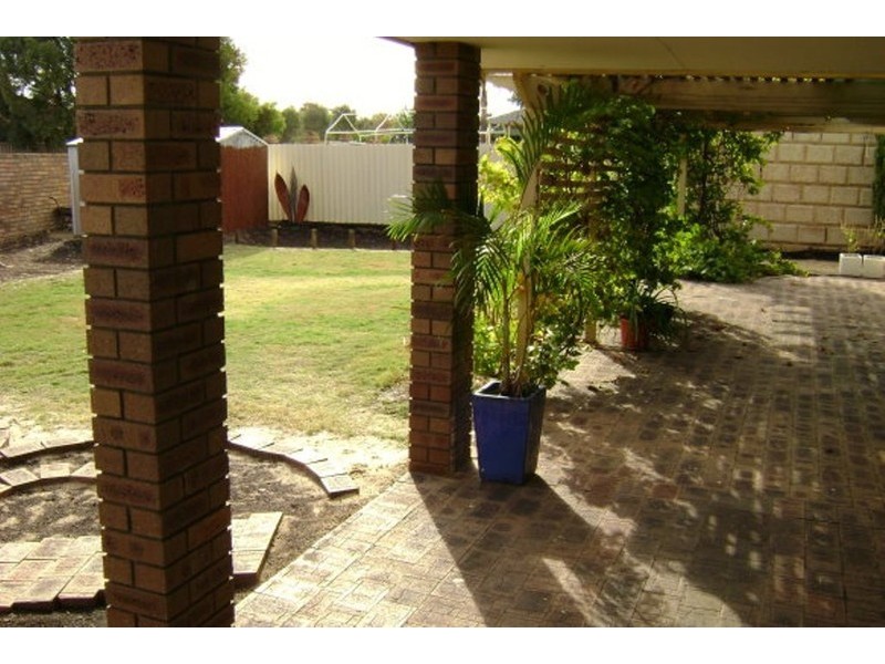 3 Waterloo Court, Alexander Heights WA 6064