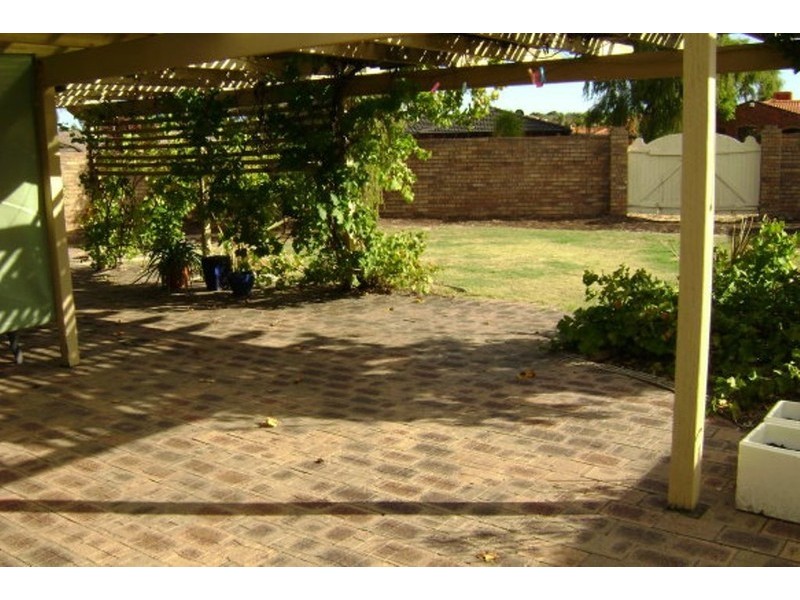 3 Waterloo Court, Alexander Heights WA 6064