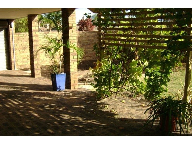 3 Waterloo Court, Alexander Heights WA 6064