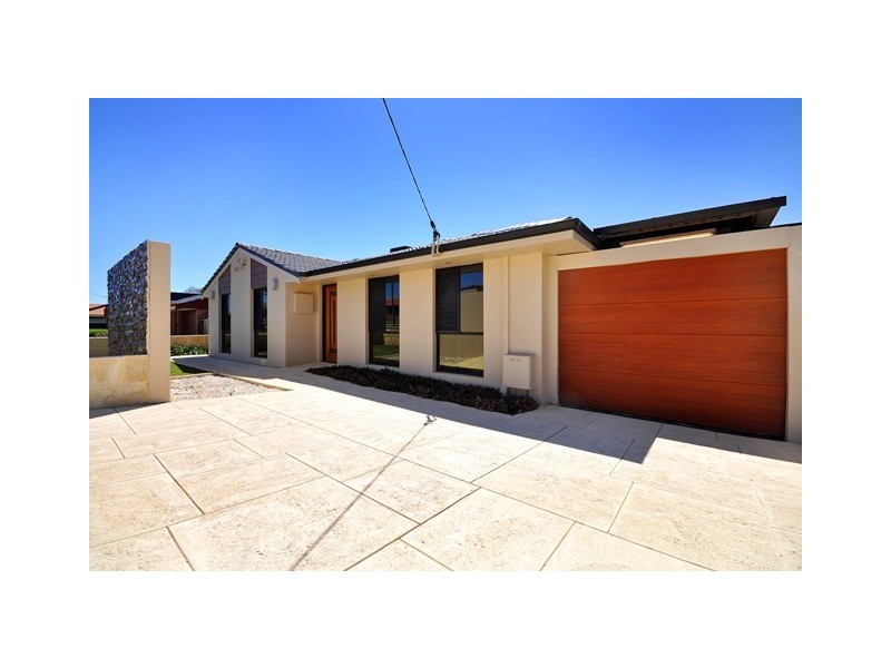 17  Brookland Crescent, Marangaroo WA 6064