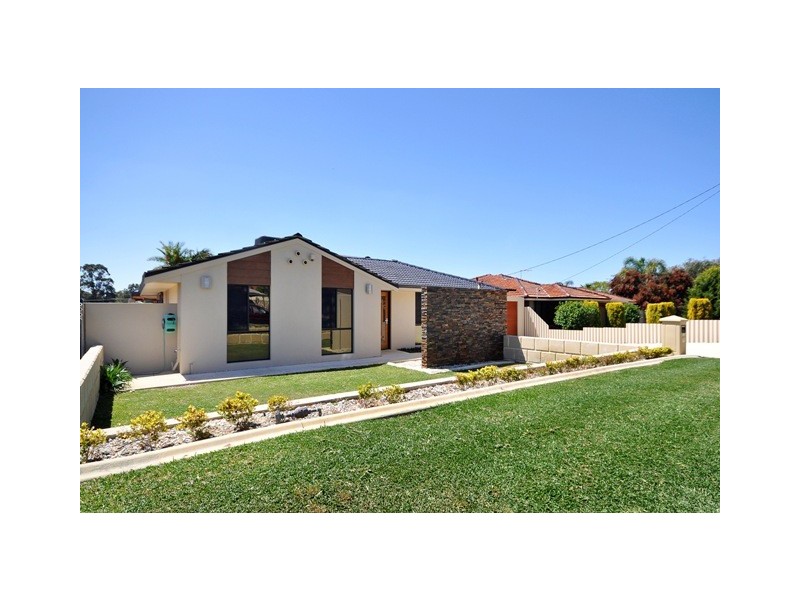 17  Brookland Crescent, Marangaroo WA 6064