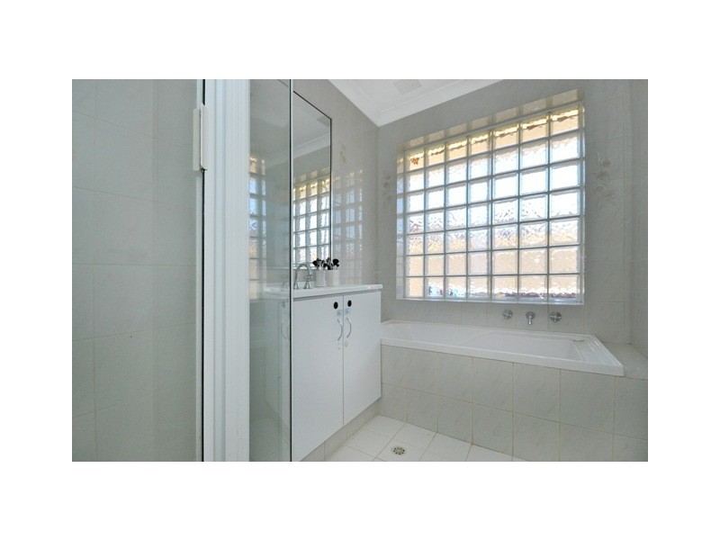 17  Brookland Crescent, Marangaroo WA 6064