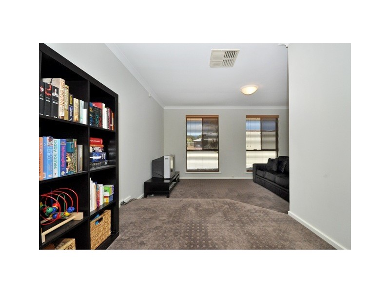 17  Brookland Crescent, Marangaroo WA 6064