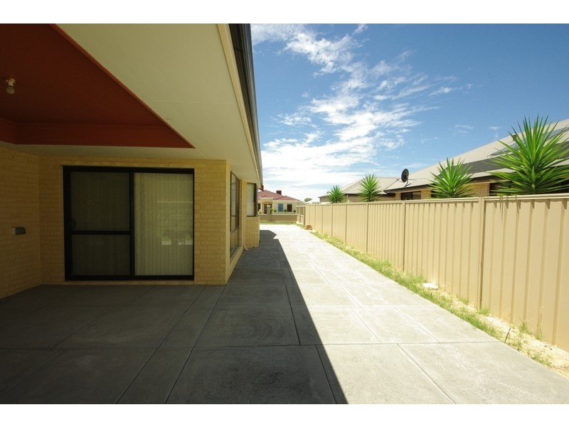 6 Dalkey Way, Darch WA 6065