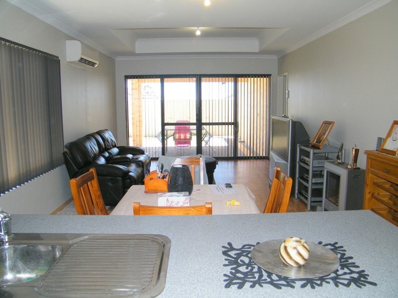 27 Trentham Road, Landsdale WA 6065