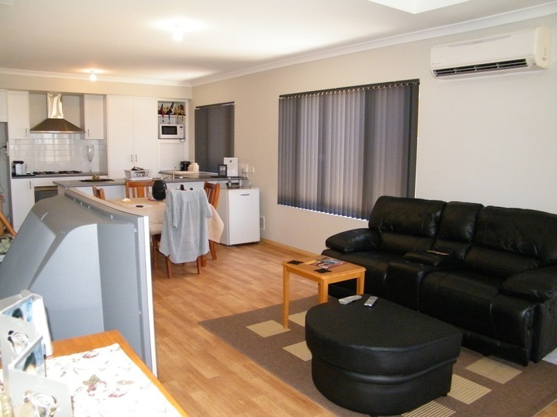 27 Trentham Road, Landsdale WA 6065