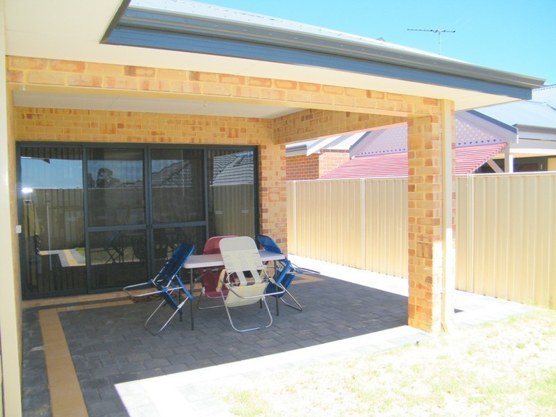 27 Trentham Road, Landsdale WA 6065