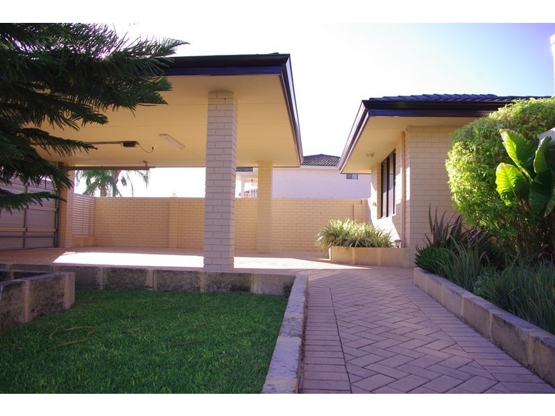 38 Kookaburra Street, Stirling WA 6021