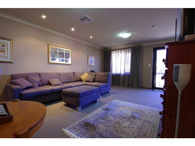 38 Kookaburra Street, Stirling WA 6021