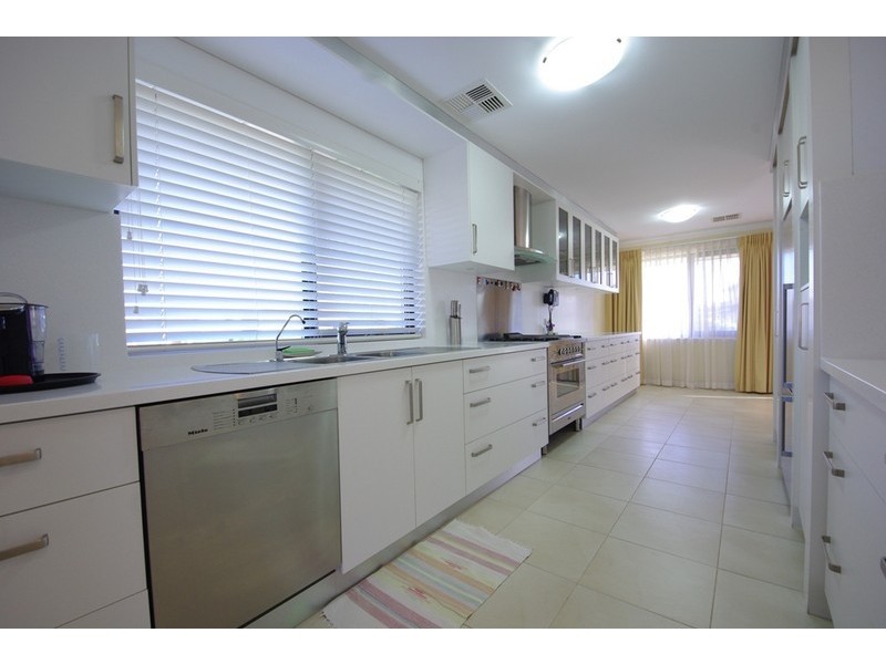 38 Kookaburra Street, Stirling WA 6021