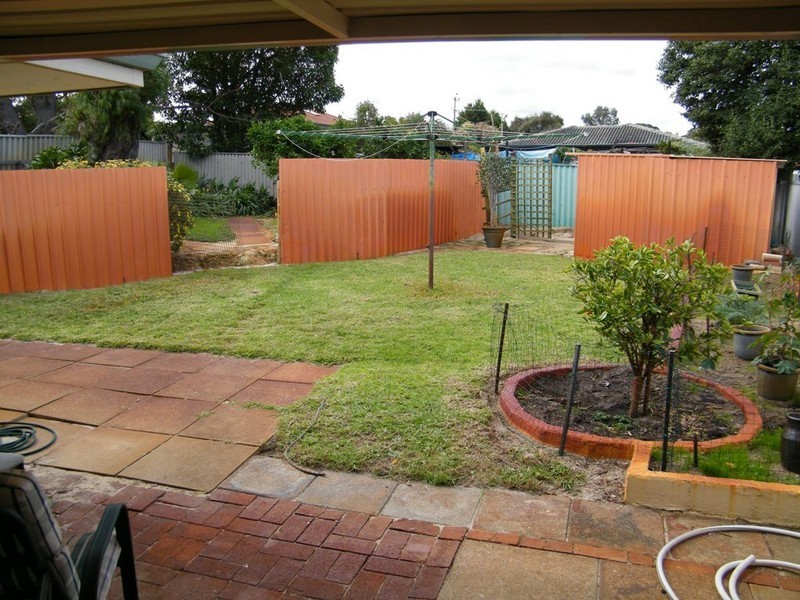 4 Rochford Way, Girrawheen WA 6064