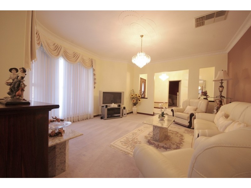 63 Jefferson Drive, Marangaroo WA 6064