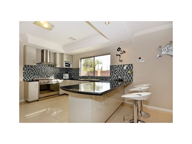 12 Firenze Loop, Landsdale WA 6065