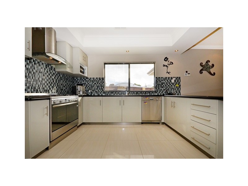 12 Firenze Loop, Landsdale WA 6065