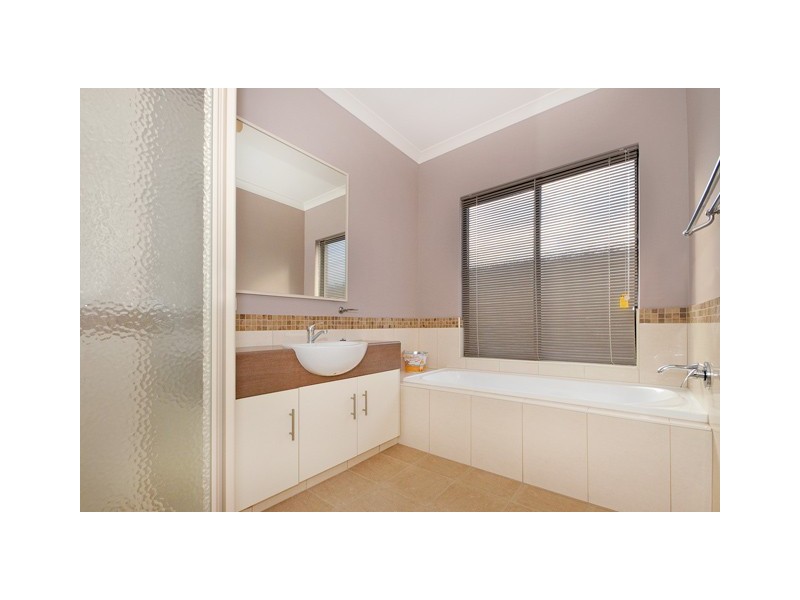 12 Firenze Loop, Landsdale WA 6065