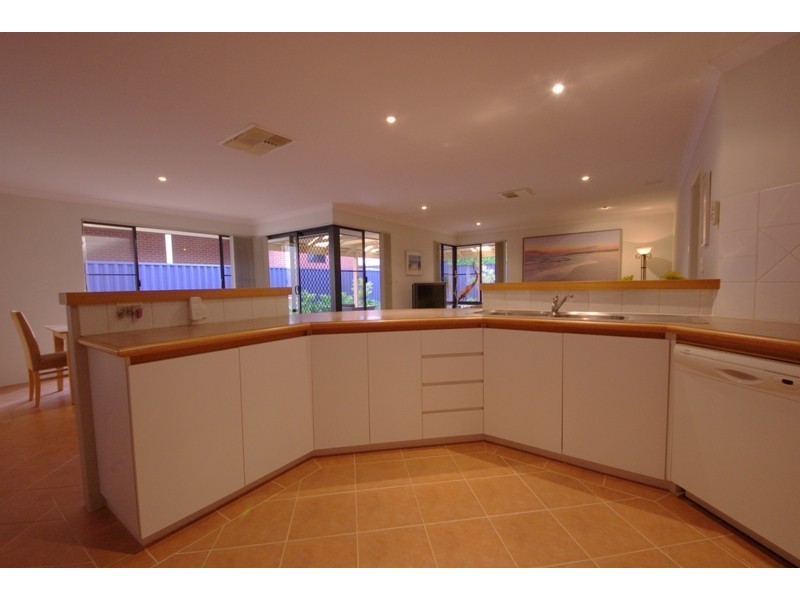 48 Wakeley Way, Duncraig WA 6023