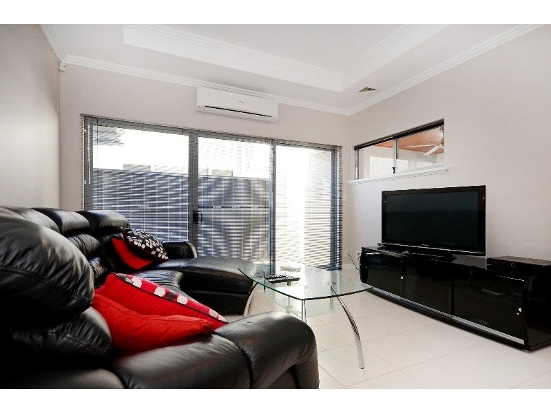 8 Mercer Way, Balga WA 6061