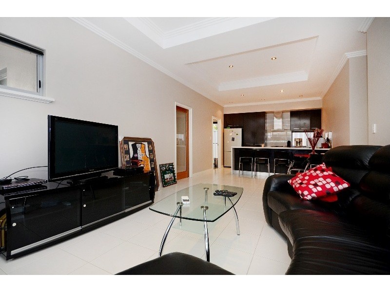 8 Mercer Way, Balga WA 6061