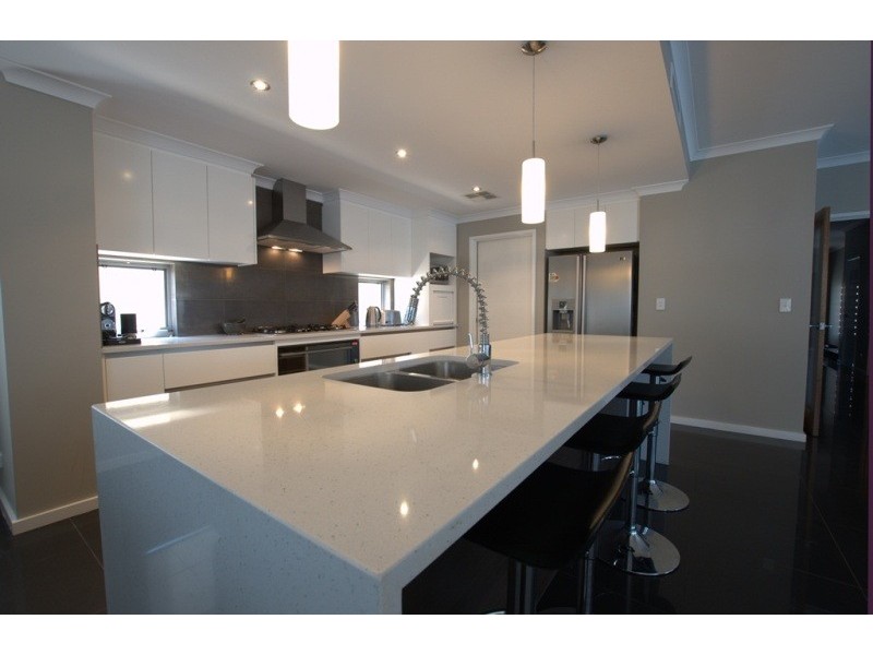 3 Podman Loop, North Coogee WA 6163