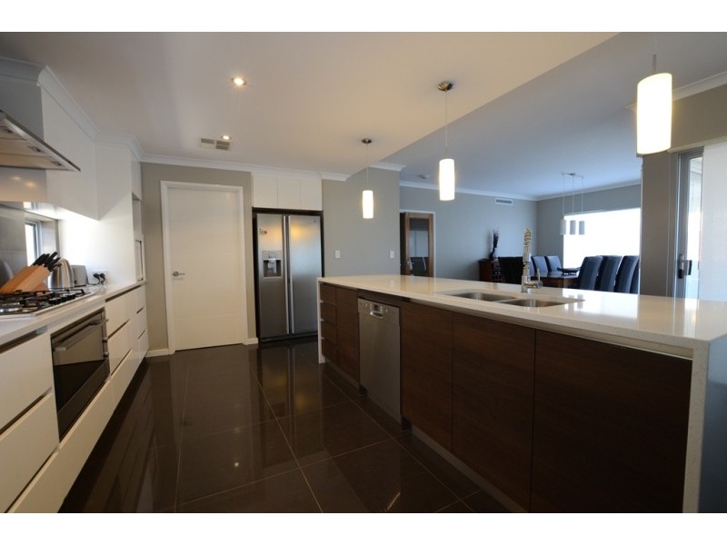 3 Podman Loop, North Coogee WA 6163