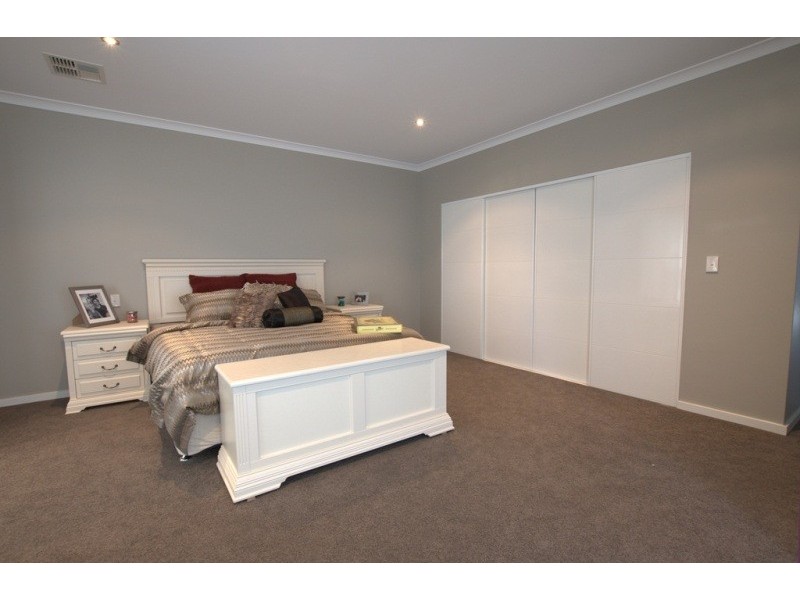 3 Podman Loop, North Coogee WA 6163