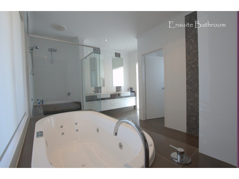 3 Podman Loop, North Coogee WA 6163