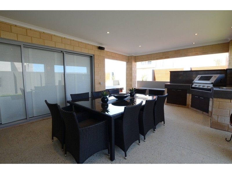 3 Podman Loop, North Coogee WA 6163